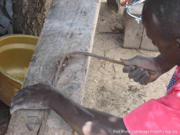 We make the medium sized bends on our lunch bench with four heavy duty nails pounded in it as fulcrums.