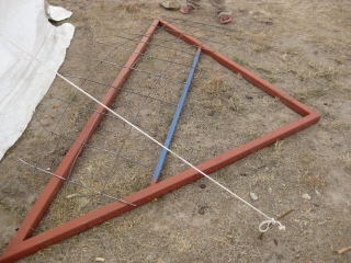 This small piece of BRC is all we had left over. The piece of metal on the ground under it is a right angle triangle, with 2 meter legs, which we will use when putting up the walls to ensure they are also at perfect right angles. We had it welded up for just that purpose.