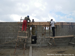 Opyo and Murafu are setting the forms for the lintels, which need to be exactly 200 mm when they are finished.