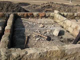 Now we needed to excavate the black cotton soil in the interior of the foundation walls. We wanted this to be piece work, so we chalked off sections and gave each one a certain value, depending on its size.