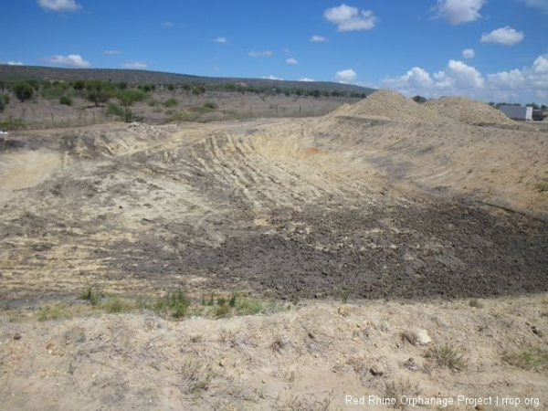 We had an excavator, a CAT 955L, here for a week and put it to good work, deepening the dam,