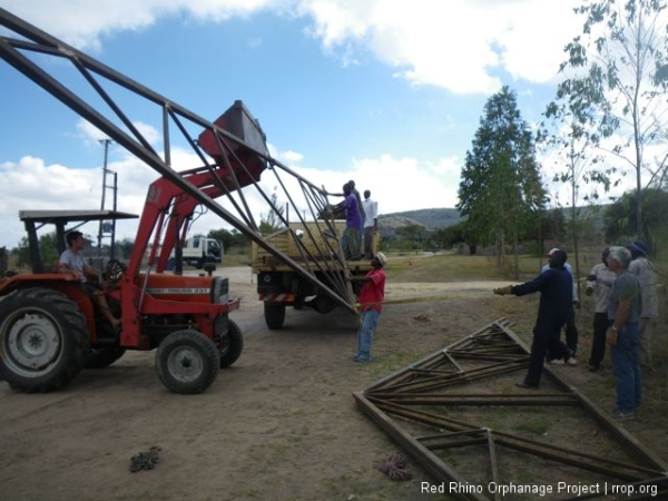 So we started off trying to lift it with the frontloader on Joel's tractor and a sturdy chain.